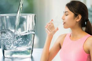 5 kiểu uống nước gây hại gan thận của bạn, dừng ngay trước khi quá muộn